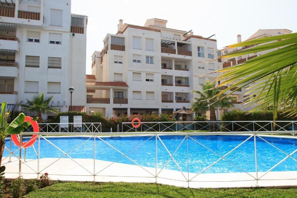 Apartamento 2bdr Sunny With Pool And Private Parking In *