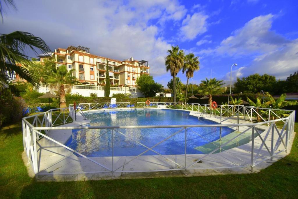 2bdr Sunny With Pool And Private Parking In Apartamento